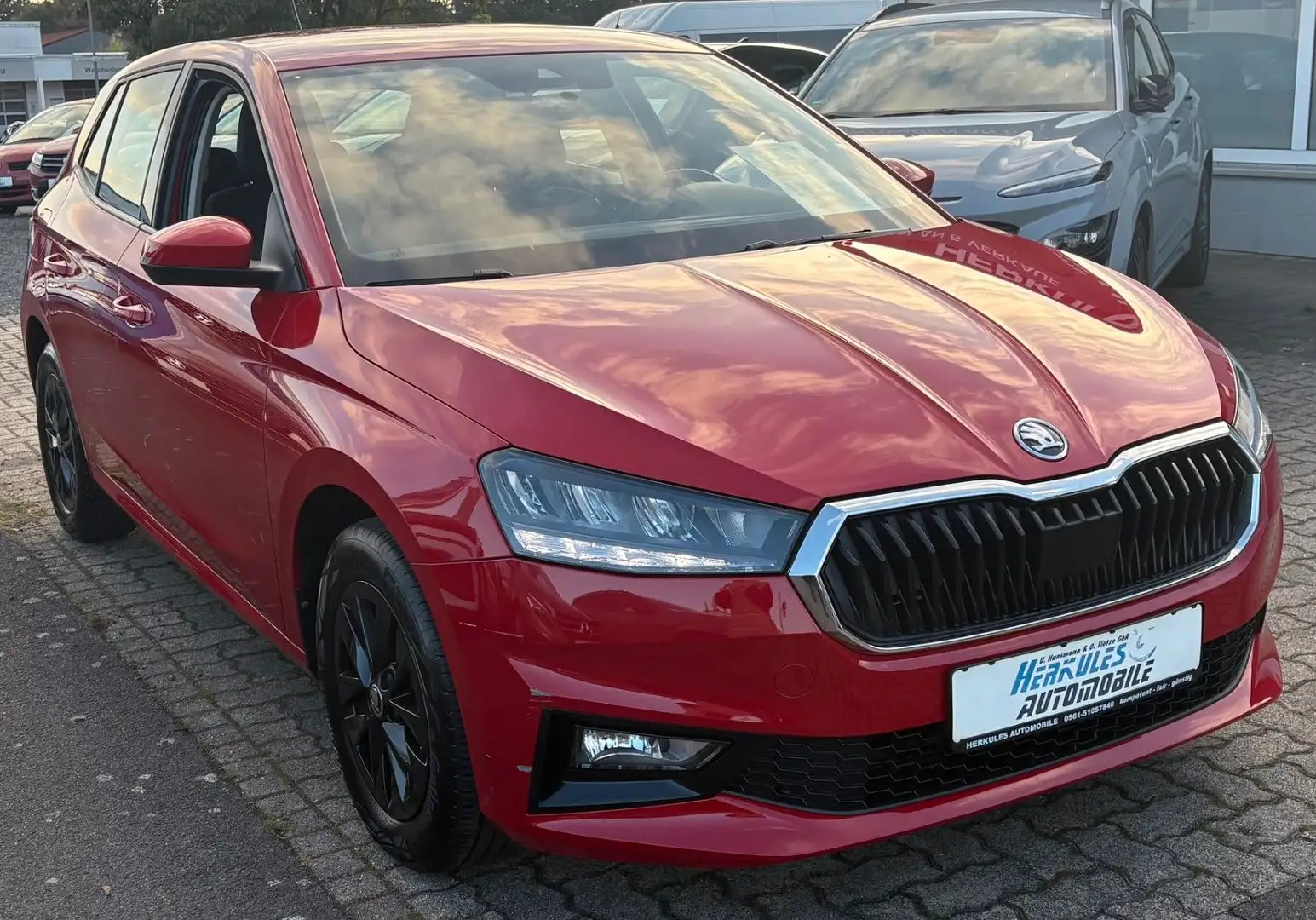 Skoda Fabia 1.0l TSI Sitzheizung/PDC/AppleCarplay Rot - 1