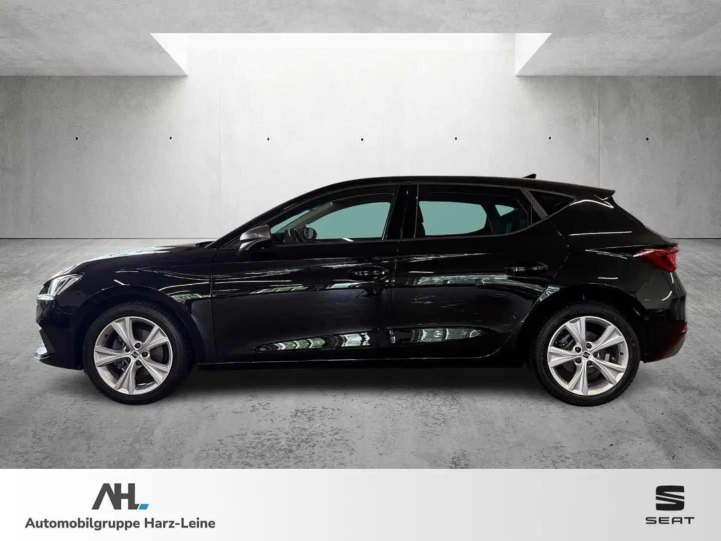 SEAT Leon 1.5 eTSI FR DSG Matrix Navi ACC RFK PDC Schwarz - 2