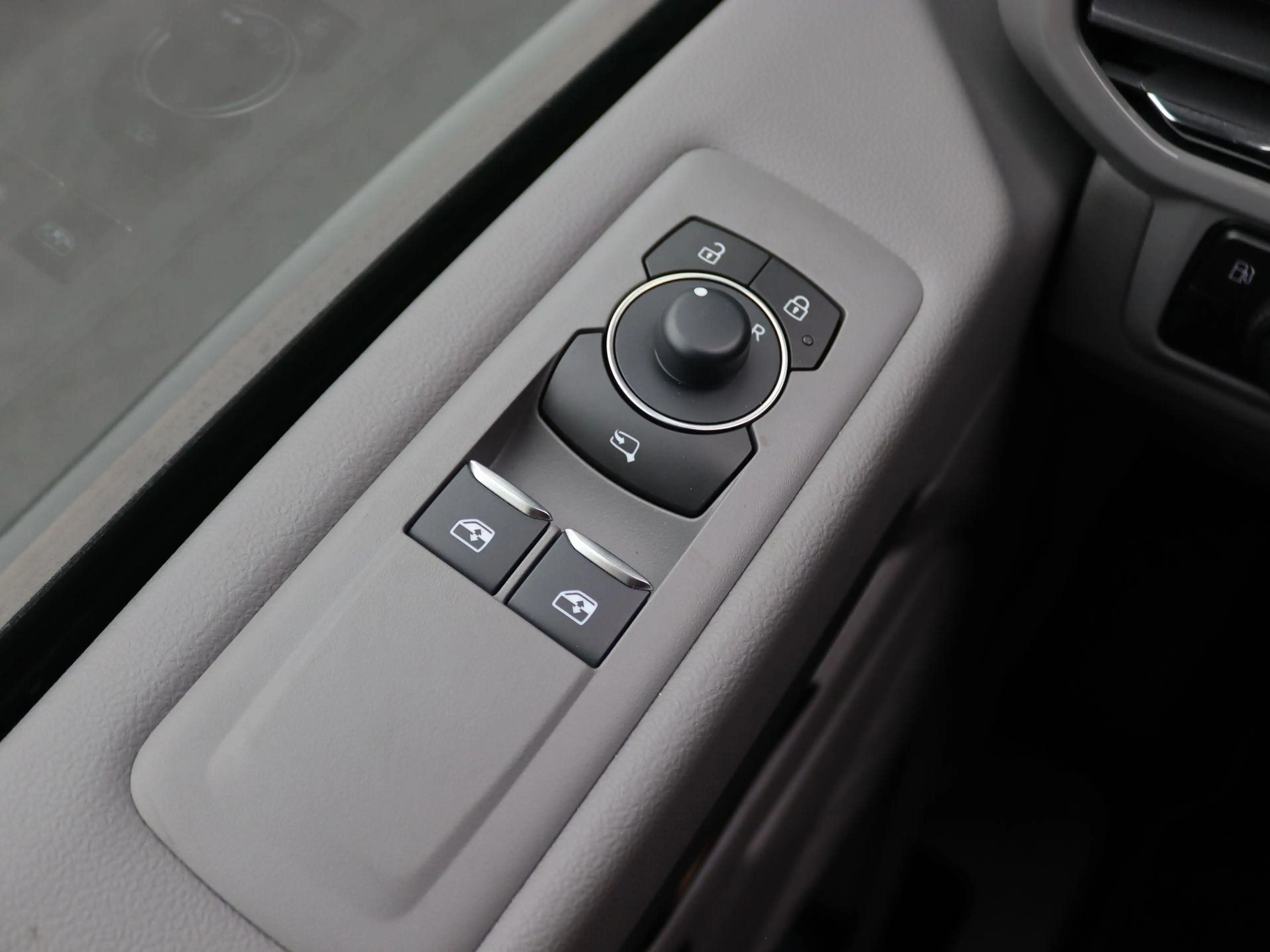 Volkswagen Transporter Caravelle 2.5 L2H1 eHybrid Style 231PK Aut. 360gr. — photo 40