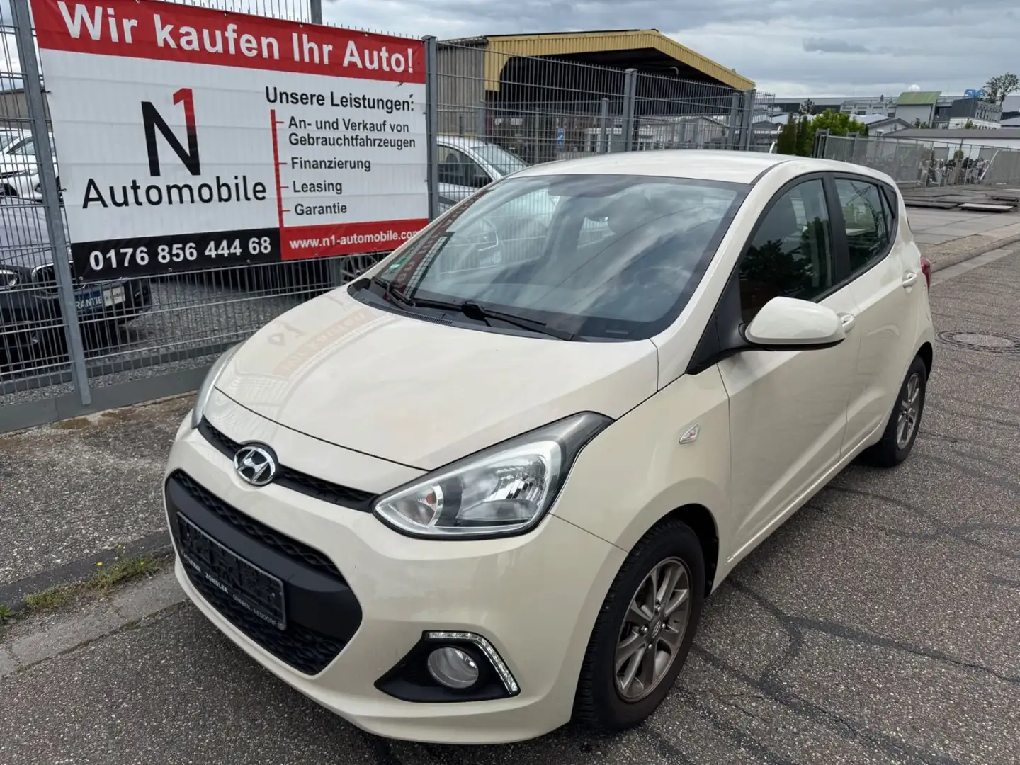 Hyundai i10 FIFA World Cup Edition Beige - 1