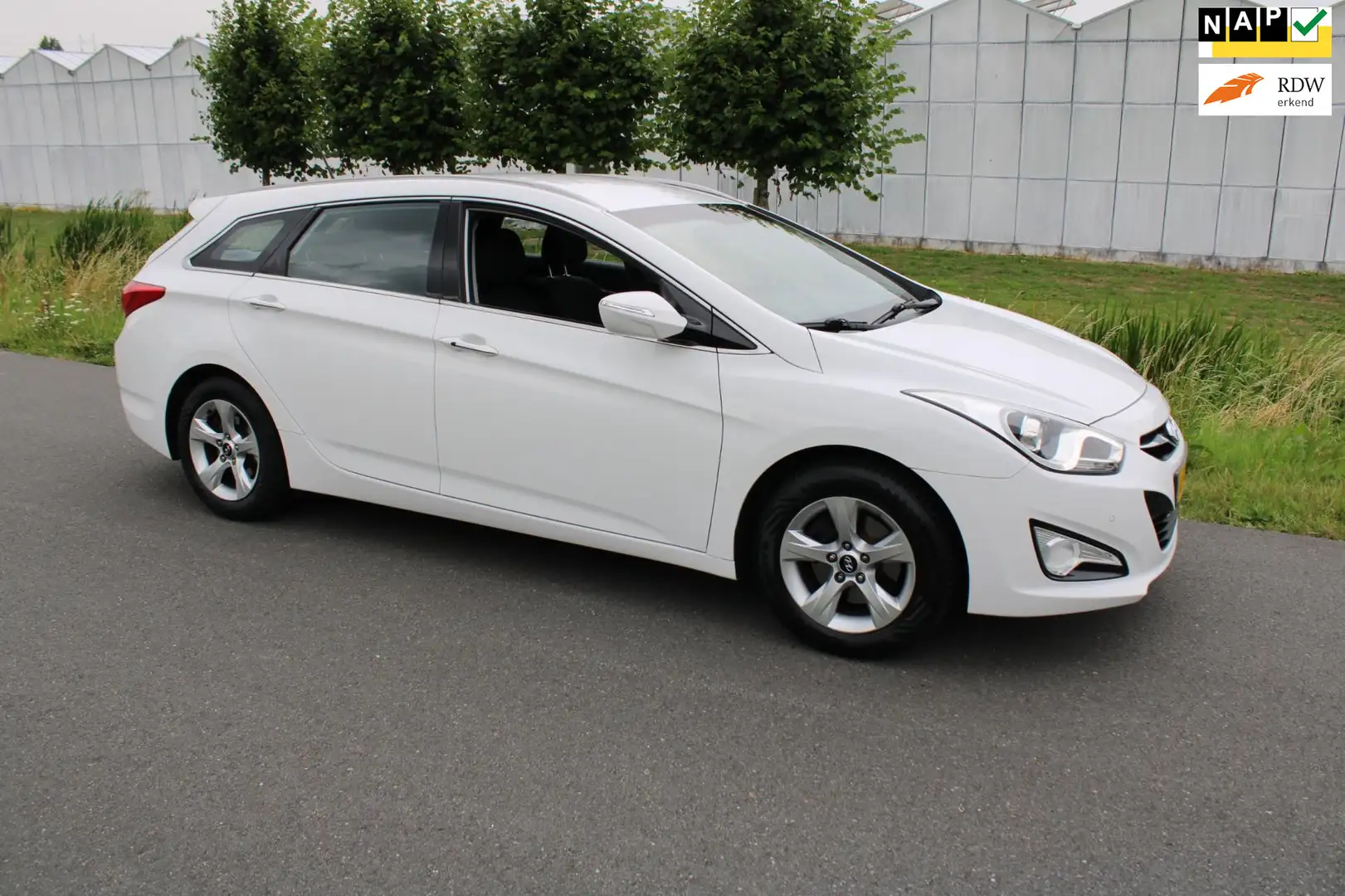 Hyundai i40 Wagon 1.6 GDI Blue Business Edition Navigatie Wit - 1