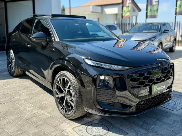 Audi Q3 main image