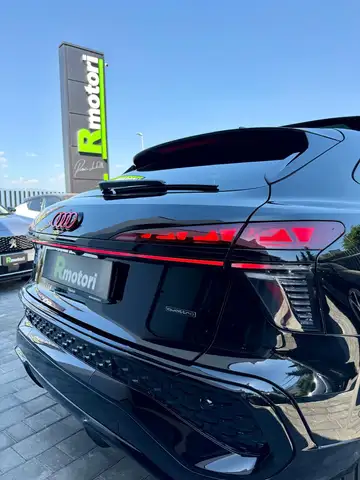 Audi Q3 view 15