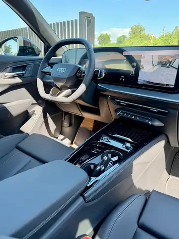 Audi Q3 view 7