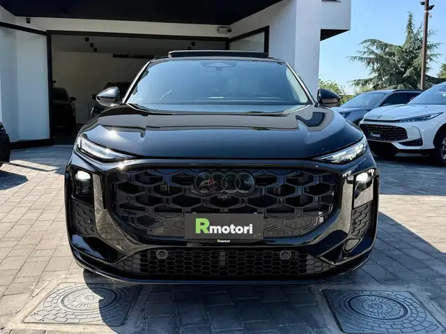 Audi Q3 view 3