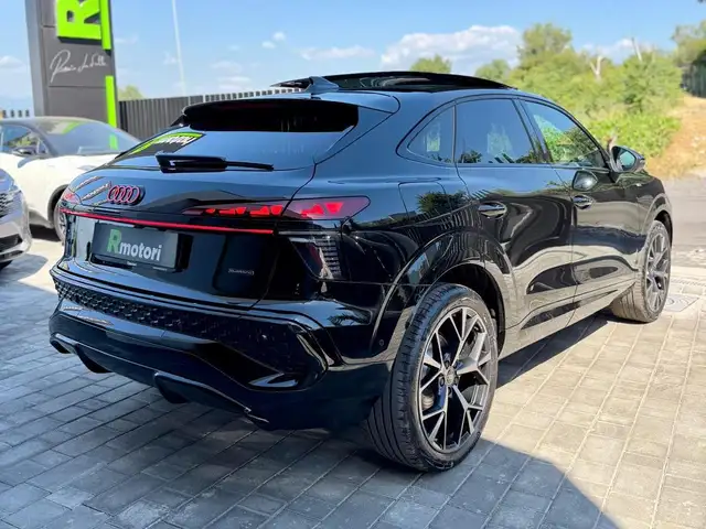 Audi Q3 view 13