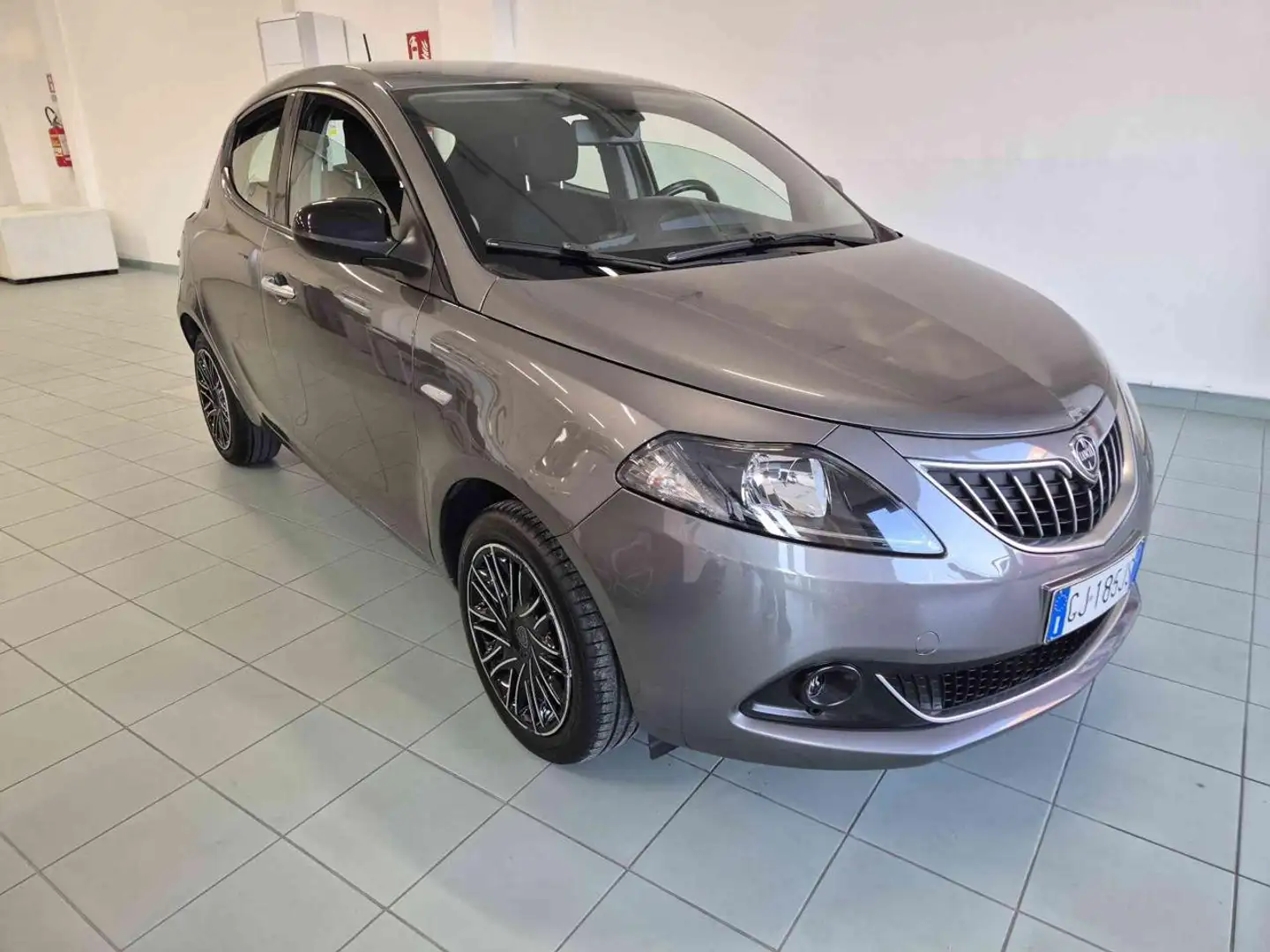 Lancia Ypsilon 1.0 FireFly 5 porte S&S Hybrid Gold Grau - 1