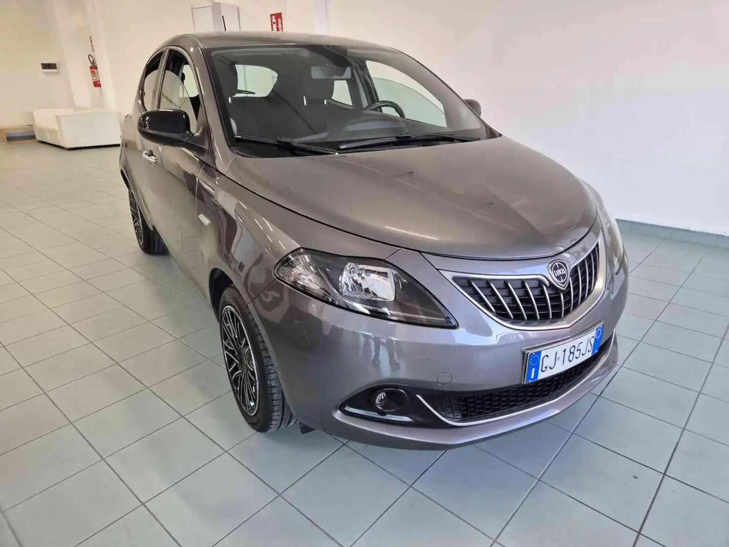 Lancia Ypsilon 1.0 FireFly 5 porte S&S Hybrid Gold Grau - 2