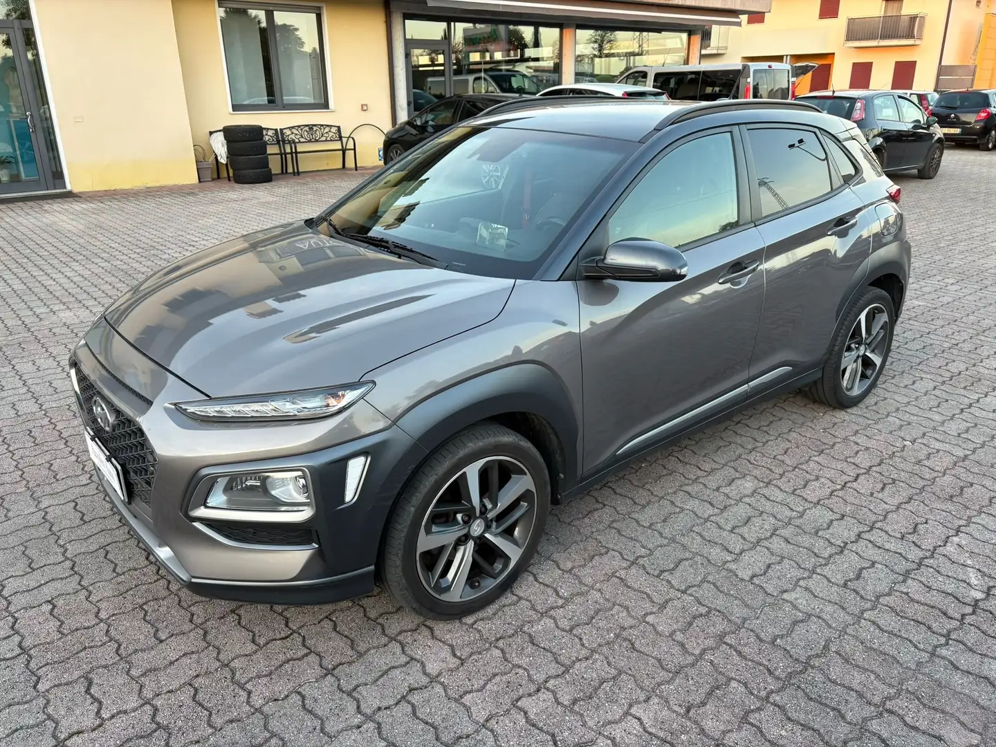 Hyundai KONA 1.0 T-GDI X POSSIBLE SI A NEOPATENTATI Gris - 2