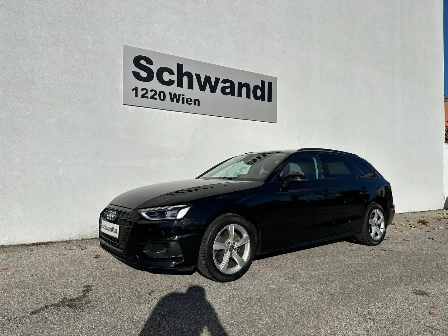 Audi A4 30 TDI advanced Schwarz - 2