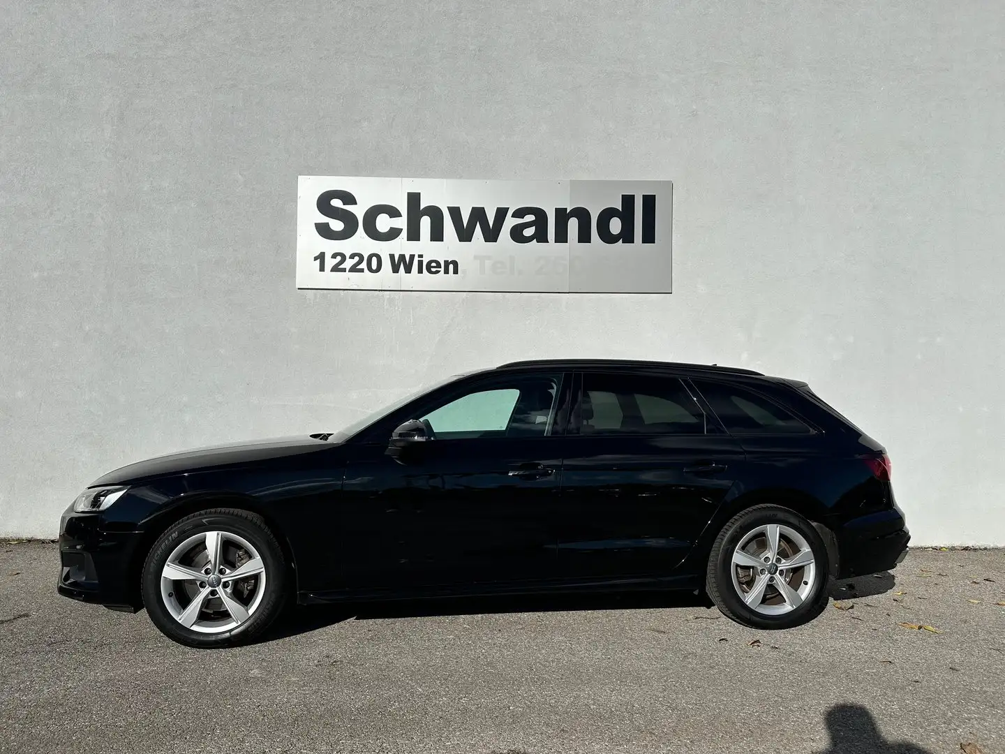 Audi A4 30 TDI advanced Schwarz - 1