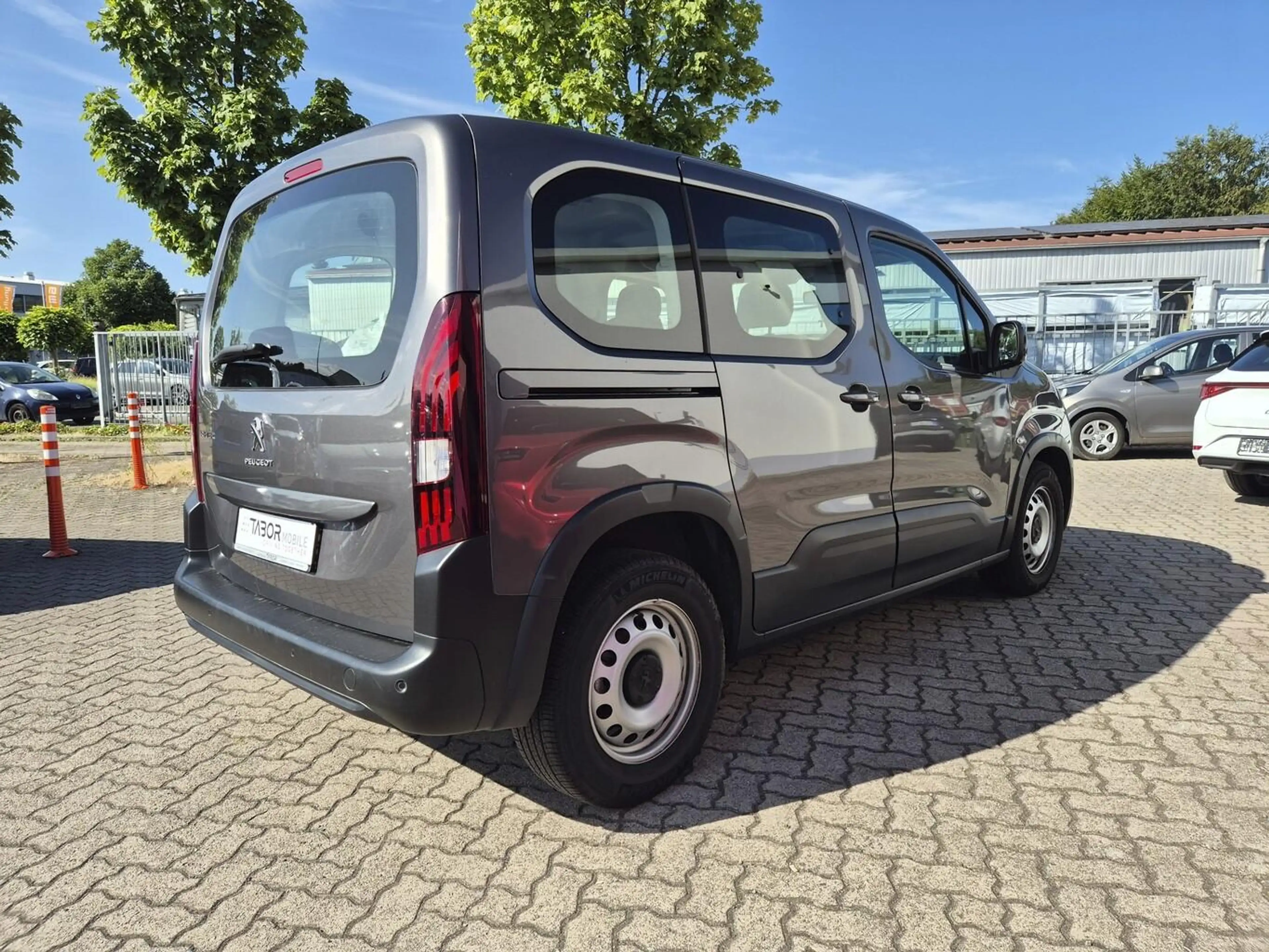Peugeot Rifter Active Pack 1.2 PureTech 110 Temp Klima 81 kW (... — photo 4