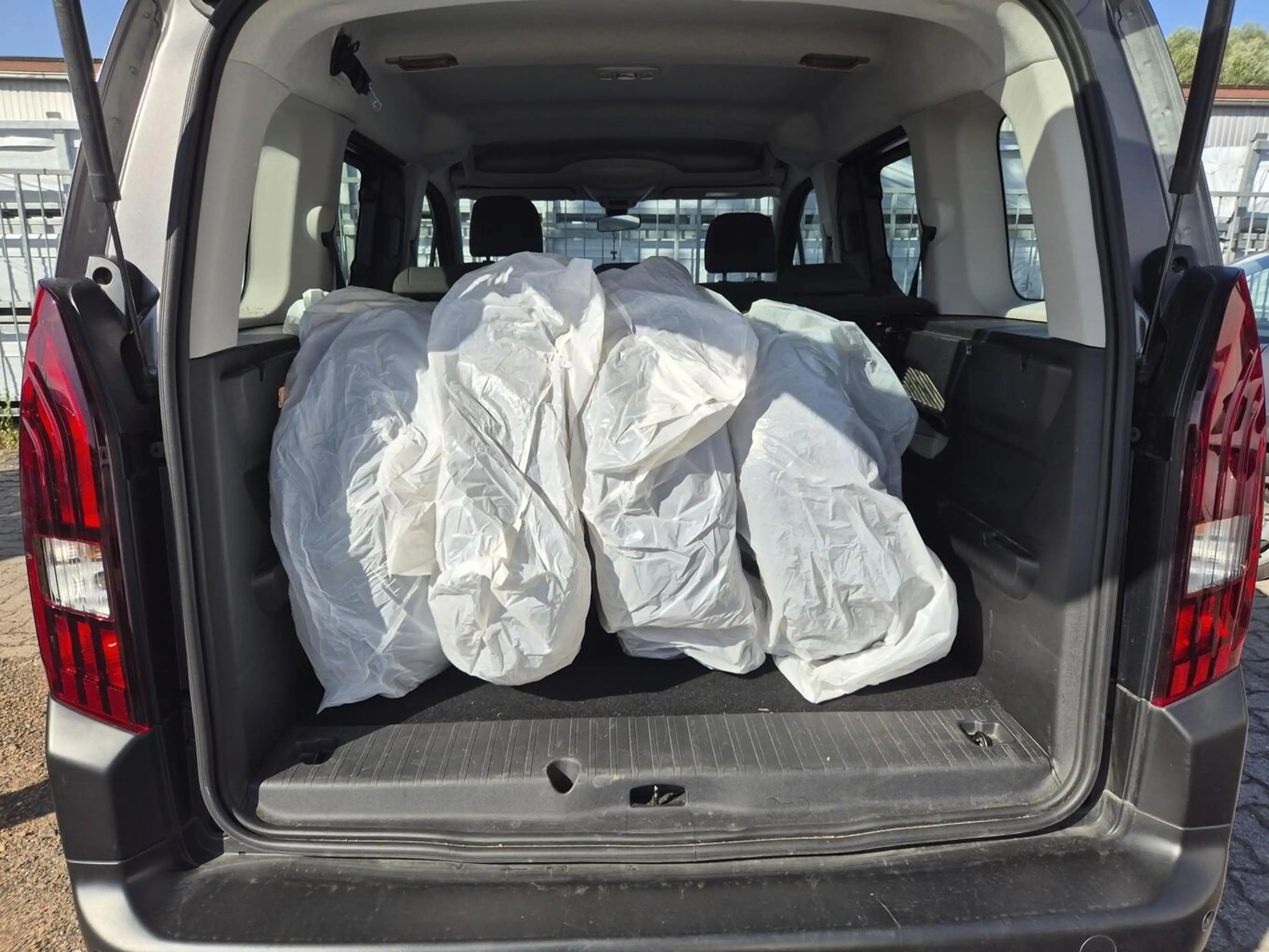 Peugeot Rifter Active Pack 1.2 PureTech 110 Temp Klima 81 kW (... — photo 9