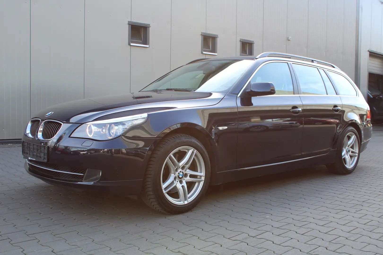 BMW 525 525i xDrive Automatik/Panorama/Navi/Xenon/Leder Blau - 1