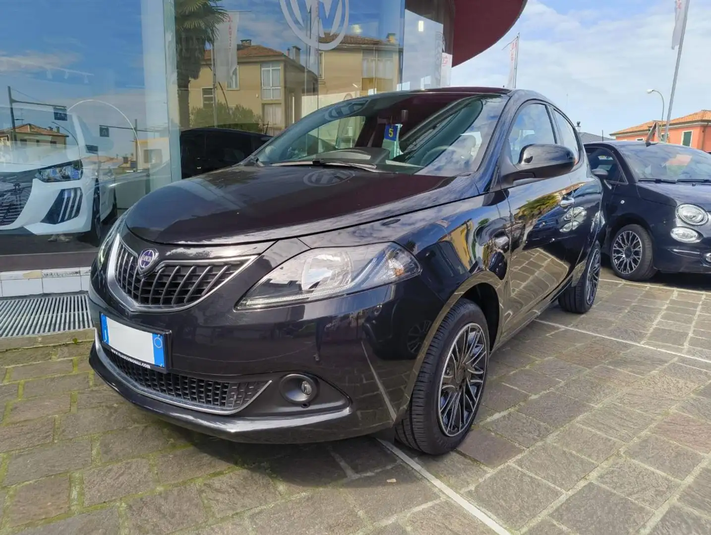 Lancia Ypsilon 1.0 FireFly 70 CV 5 porte S&S Hybrid Gold Nero - 1