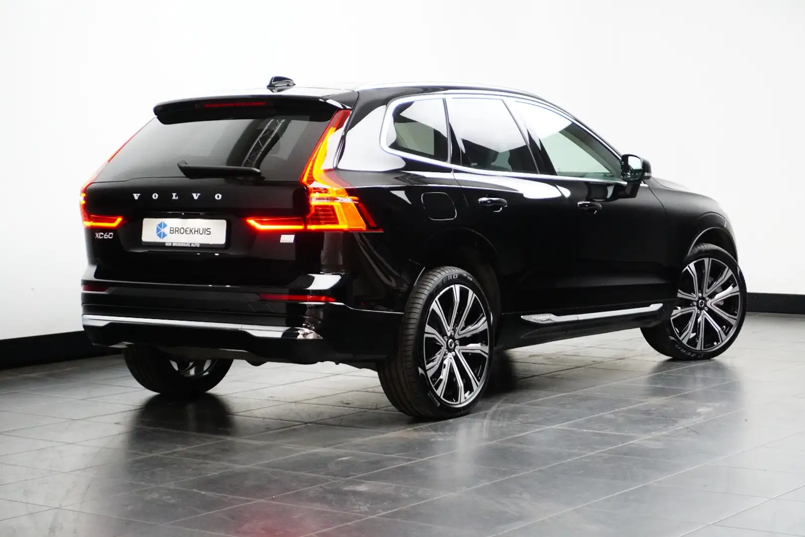 Volvo XC60 T6 Plug-in hybrid AWD Plus Bright | Achterbank ver Zwart - 2