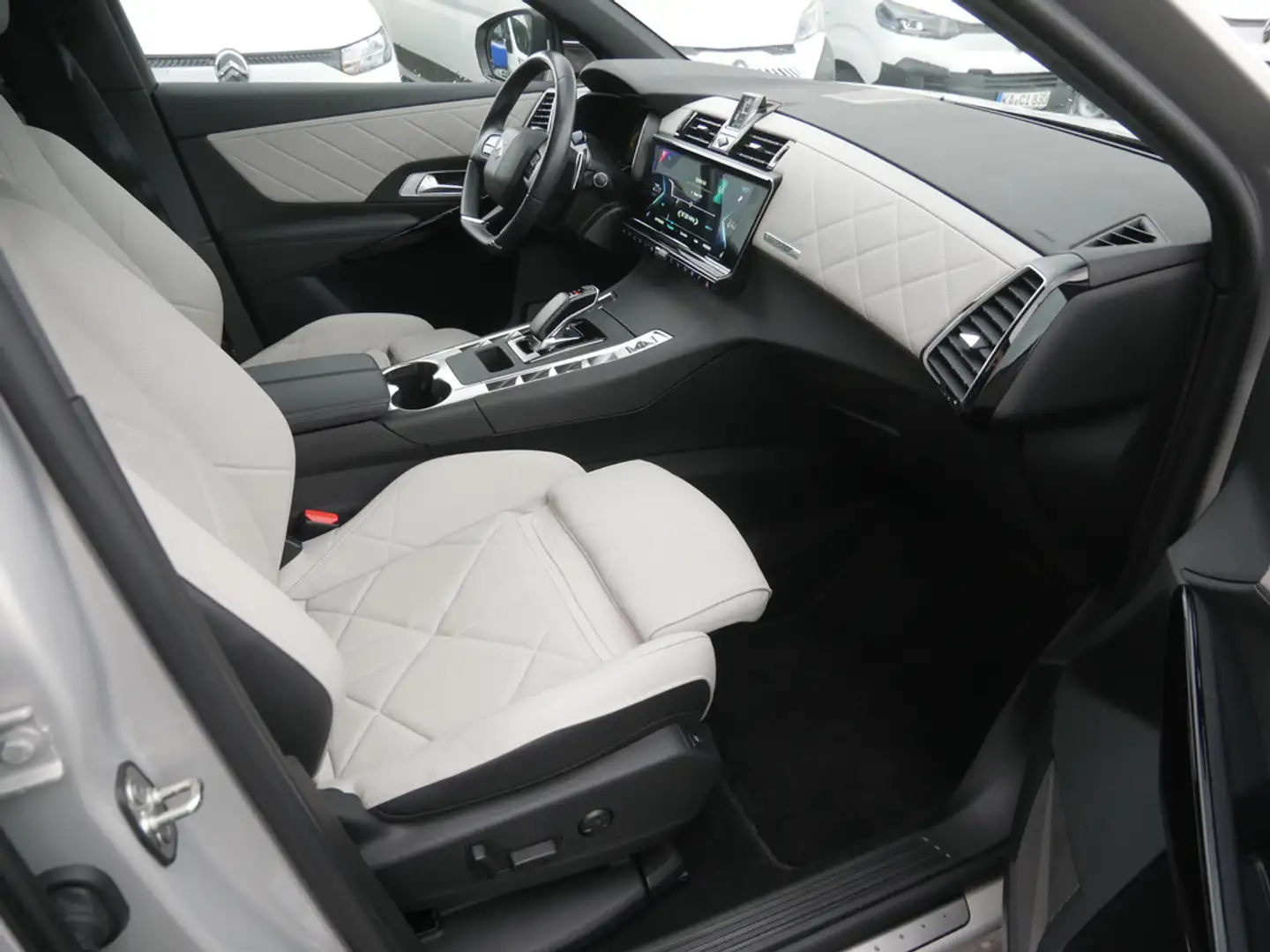 DS Automobiles DS 7 Crossback E-Tense Rivoli 4x4 SHZ ACC LED Grau - 2