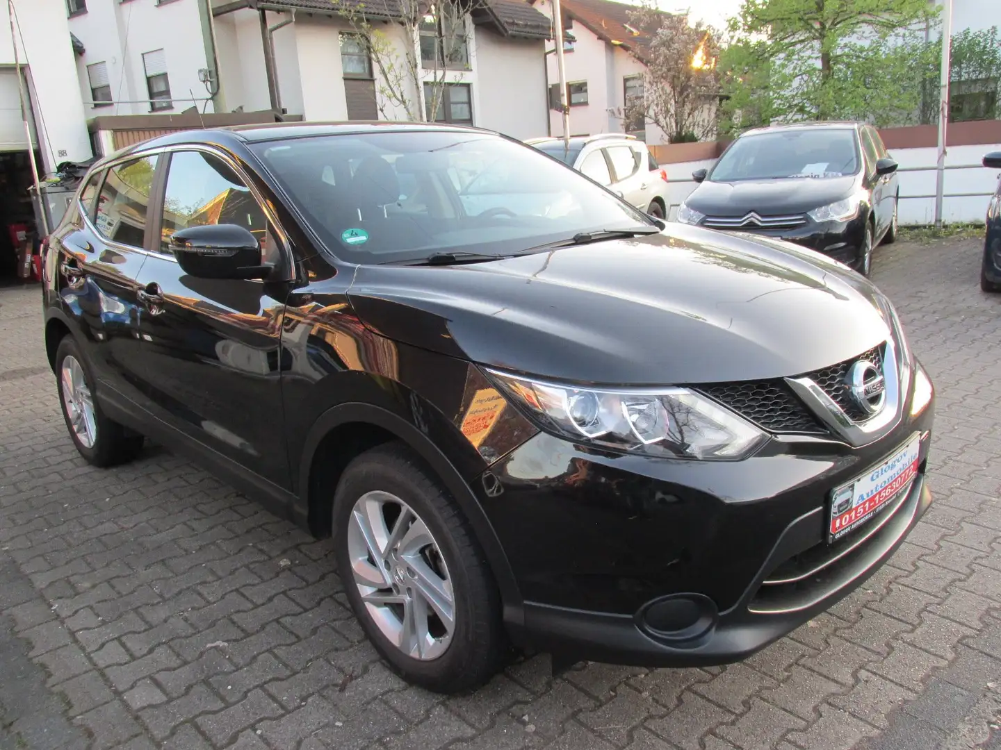 Nissan Qashqai 1.2 Visia*EURO 6*ERST 82.000 KM*2 JAHRE GARANTIE Schwarz - 2
