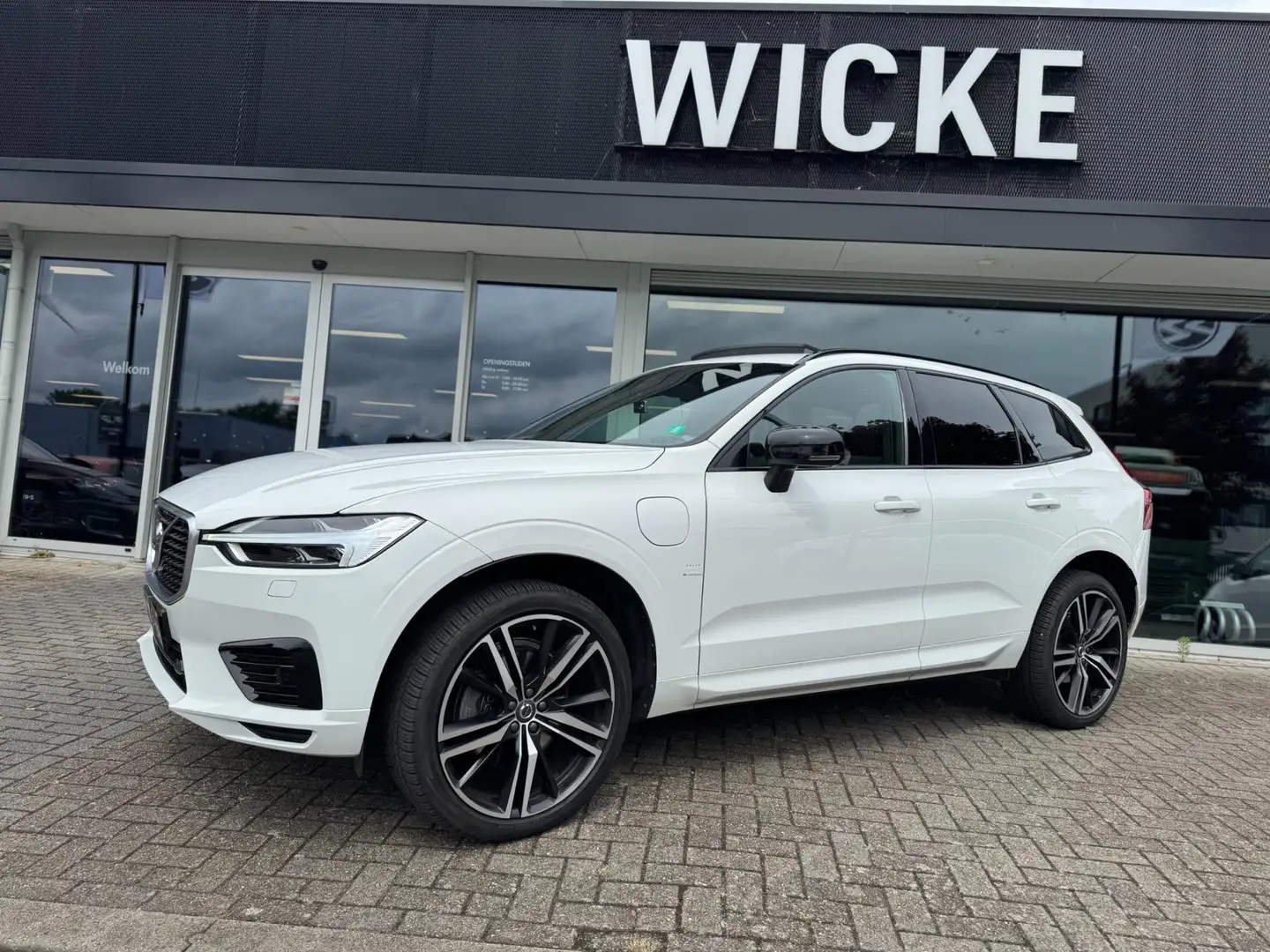 Volvo XC60 2.0 T8 Twin Engine AWD Inscription Pano Plug in Ca Wit - 1