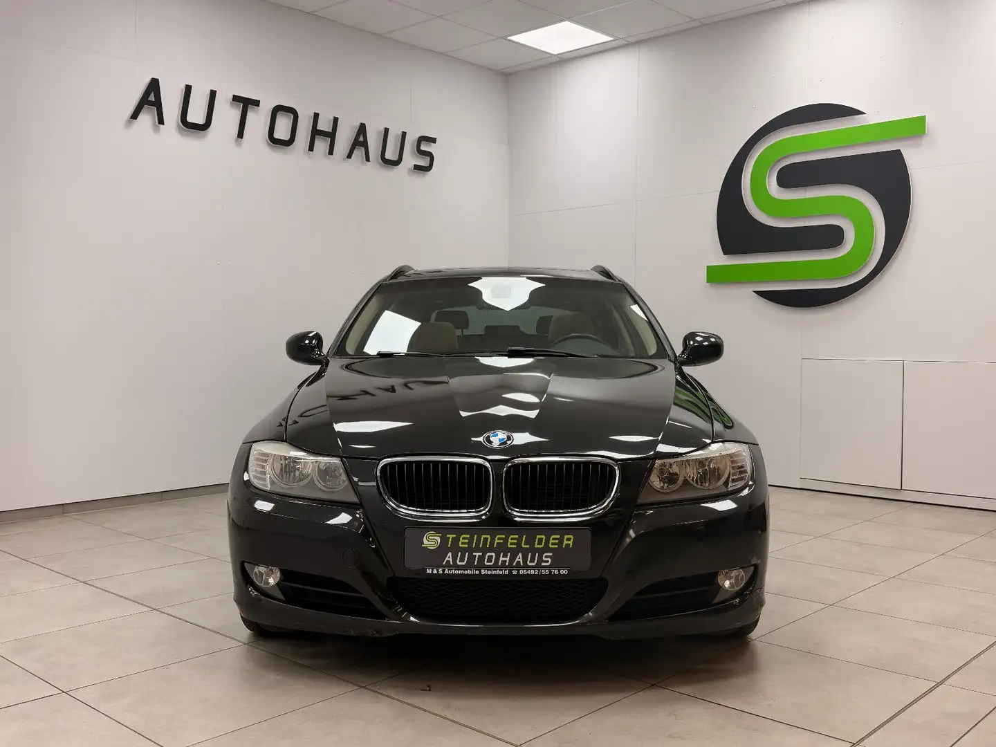 BMW 320 d Touring PANORAMA / TEMPOMAT Schwarz - 2