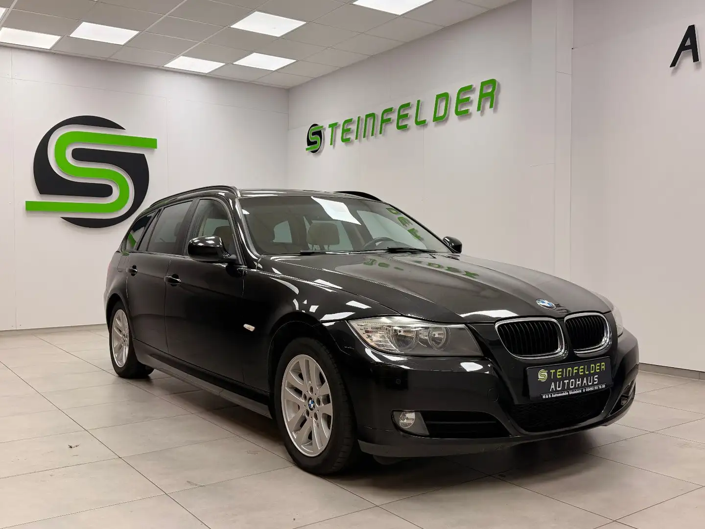 BMW 320 d Touring PANORAMA / TEMPOMAT Schwarz - 1
