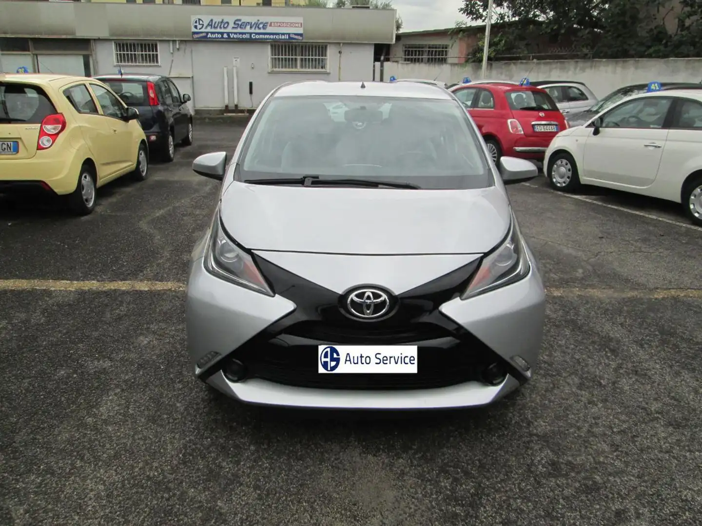 Toyota Aygo 1.0 VVT-i 69 CV 5 porte x- Black Tss Grau - 1
