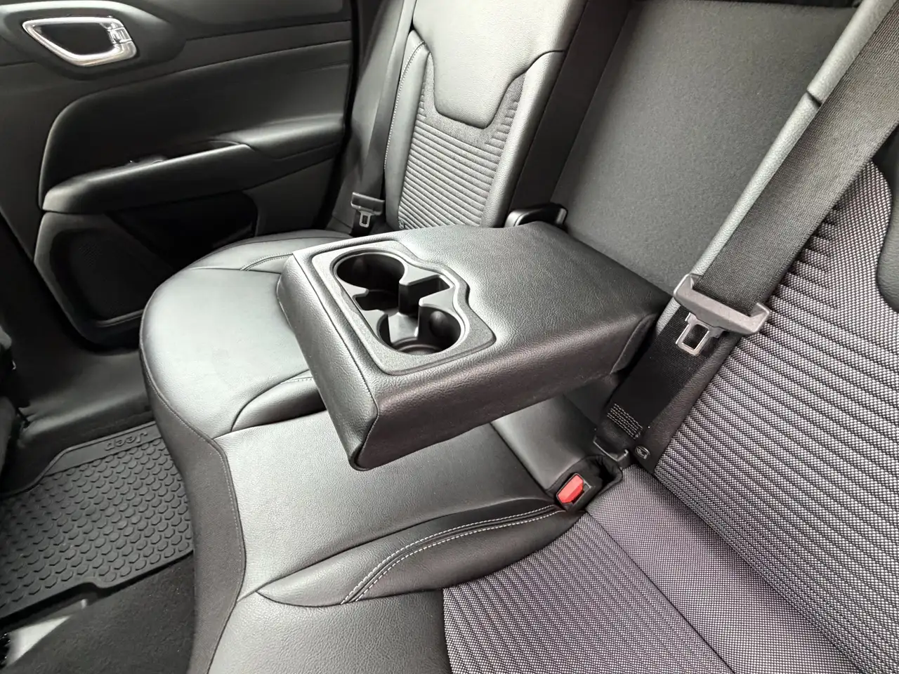 Jeep Compass 1.5T e-Hybrid Altitude Key less/360 Camera/Stoel e 32