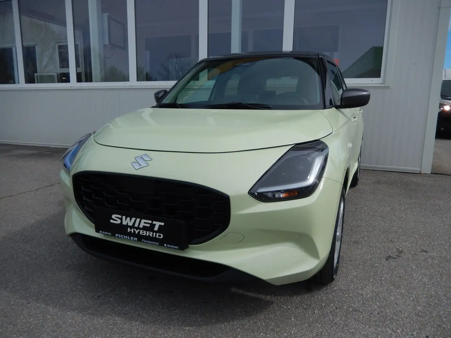 Suzuki Swift 1,2 Hybrid DualJet Allgrip Shine Jaune - 1