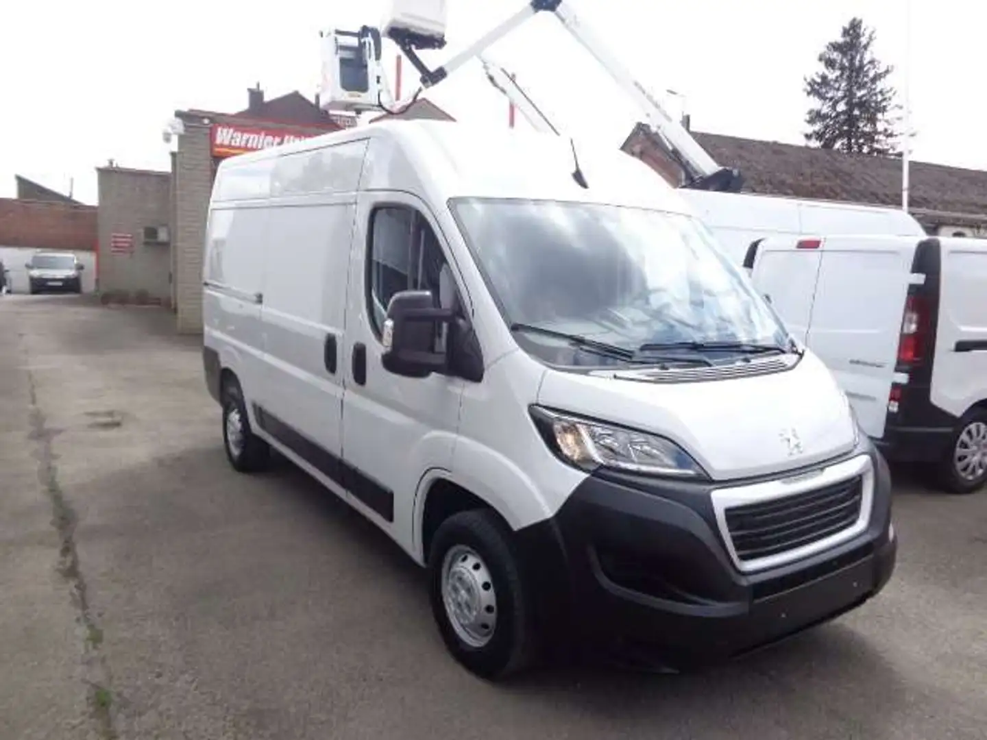 Peugeot Boxer L2H2 26850€ HTVA Blanc - 1