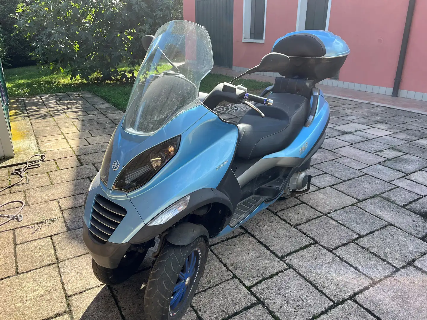 Piaggio MP3 250 Modrá - 1