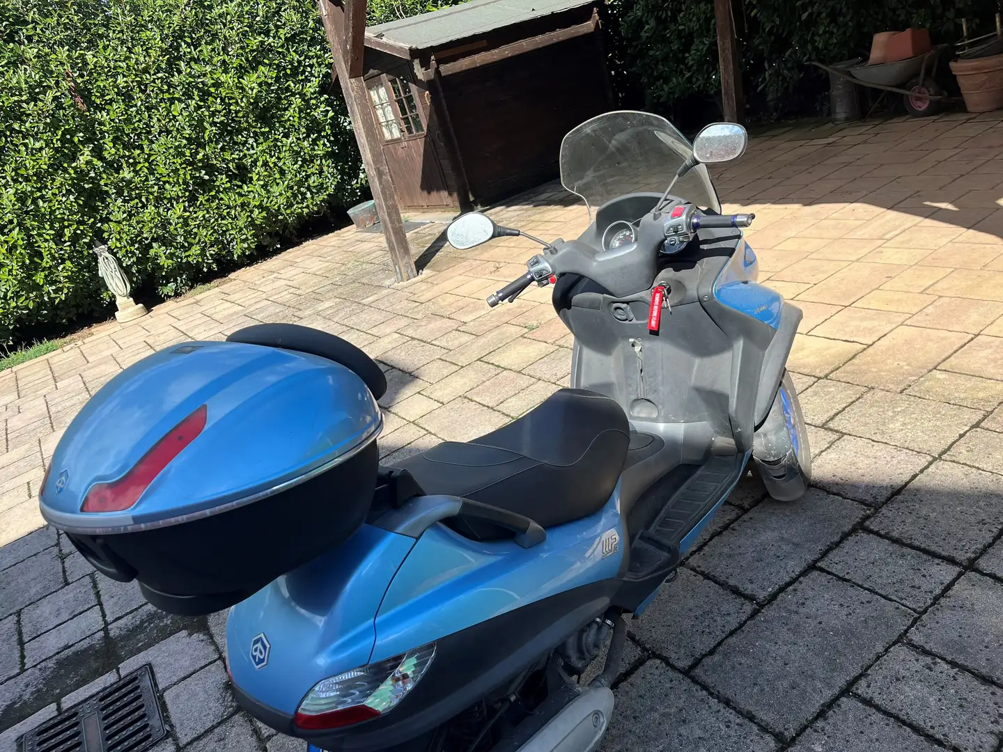 Piaggio MP3 250 Modrá - 2