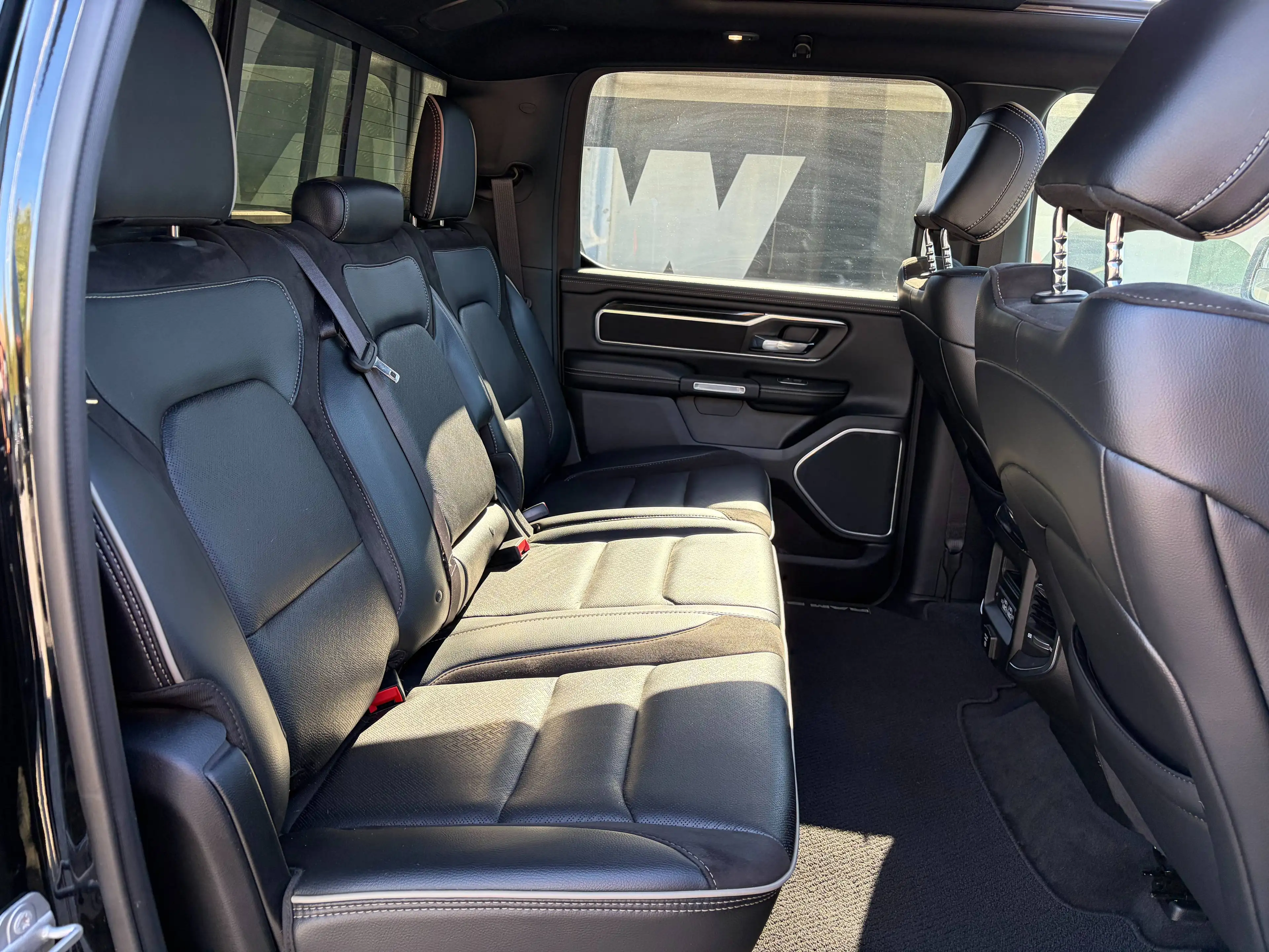 Dodge RAM 5.7 V8 LARAMIE 4X4 LPG LUCHTVERING HARDTOP — photo 13