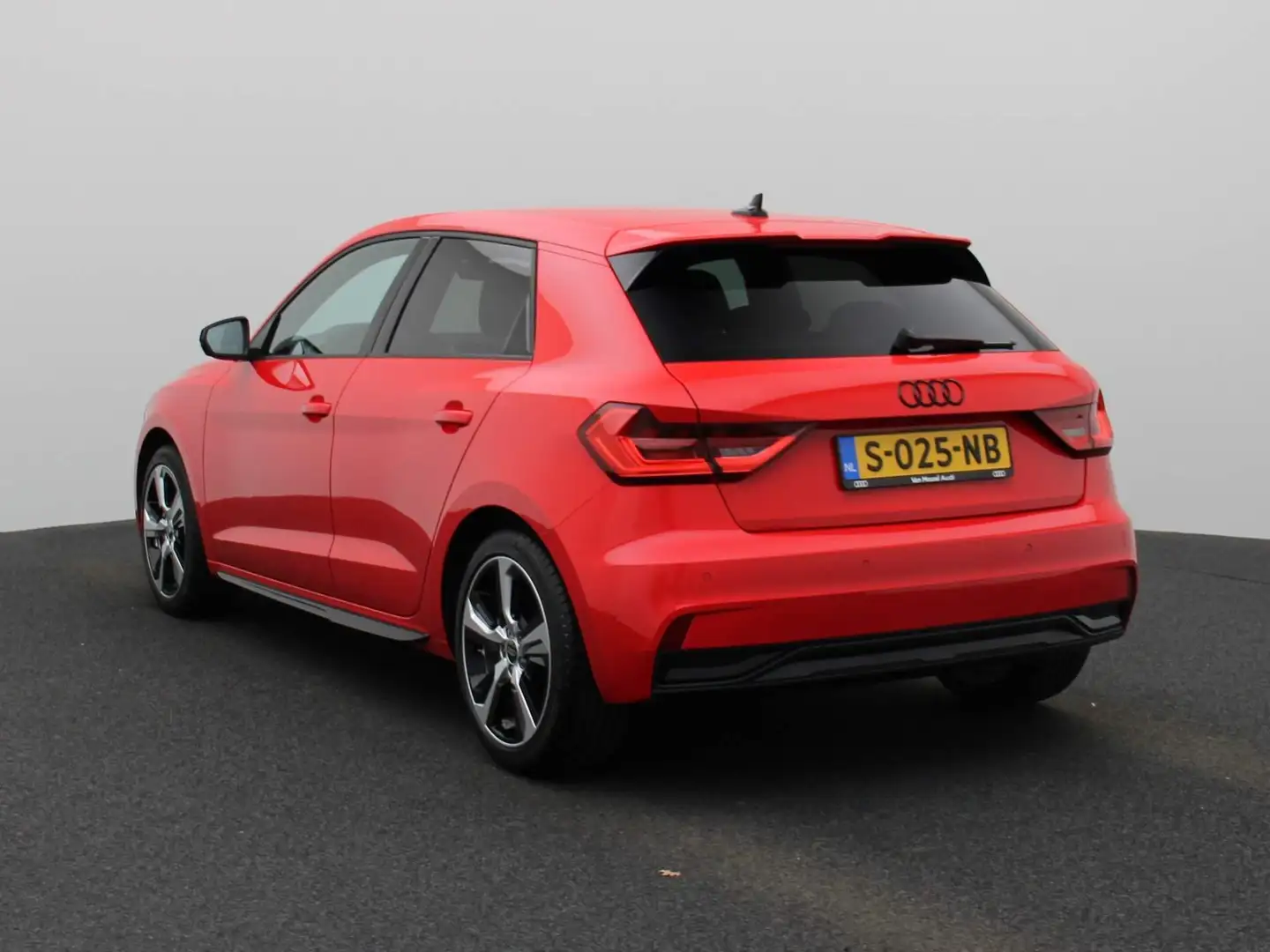 Audi A1 Sportback 25 TFSI Advanced Edition 95 PK | S-line Rood - 2