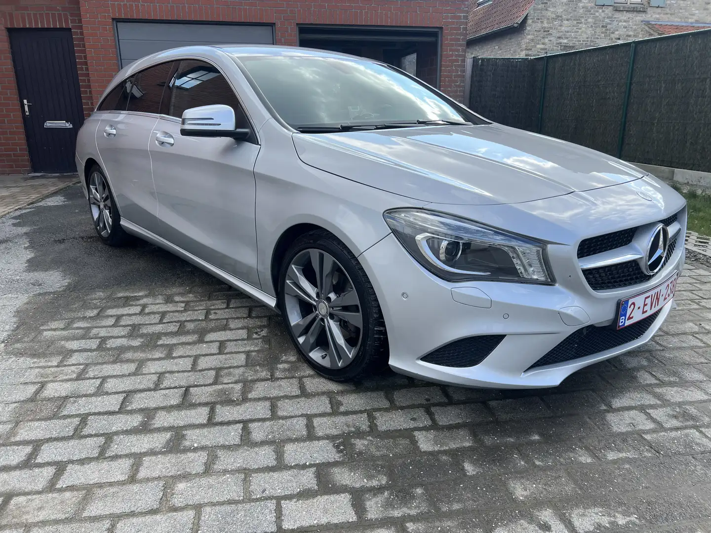 Mercedes-Benz CLA 180 Shooting Brake Urban - 1