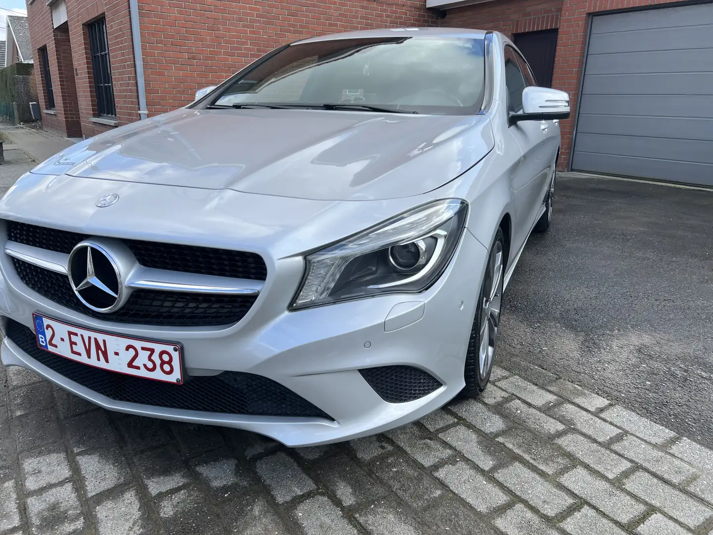 Mercedes-Benz CLA 180 Shooting Brake Urban - 2