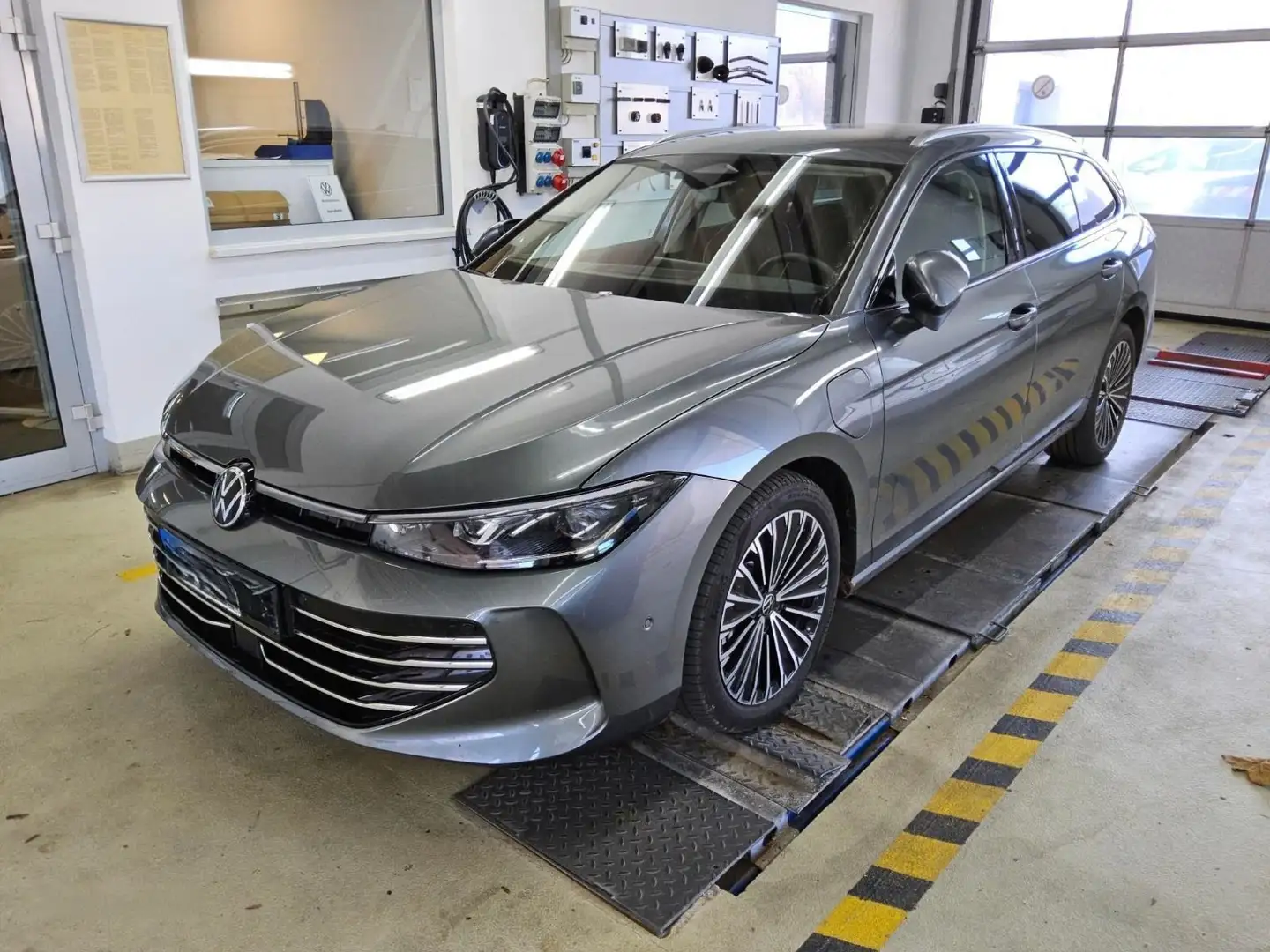 Volkswagen Passat Variant 1.5 eHybrid Elegance*Matrix*AHK* Grau - 2