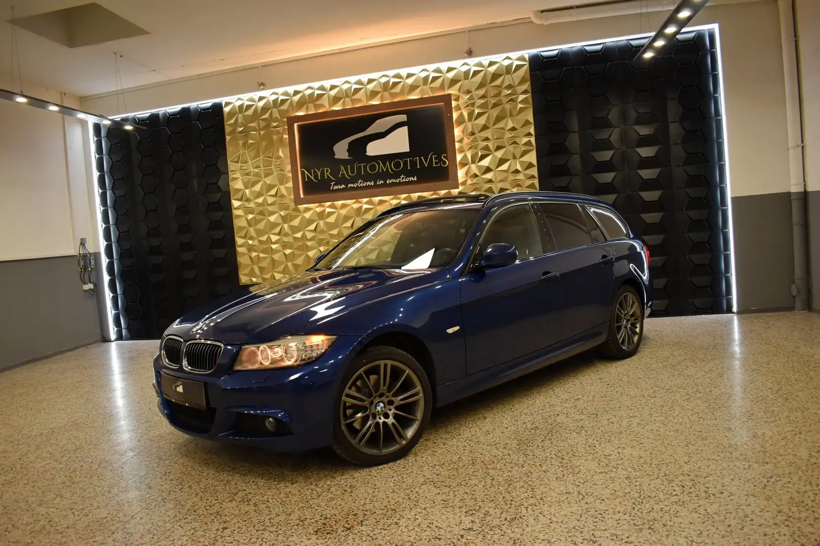 BMW 320 320xd Touring LCI, M-PAKET, PANO, EDITION, AHK Blau - 1