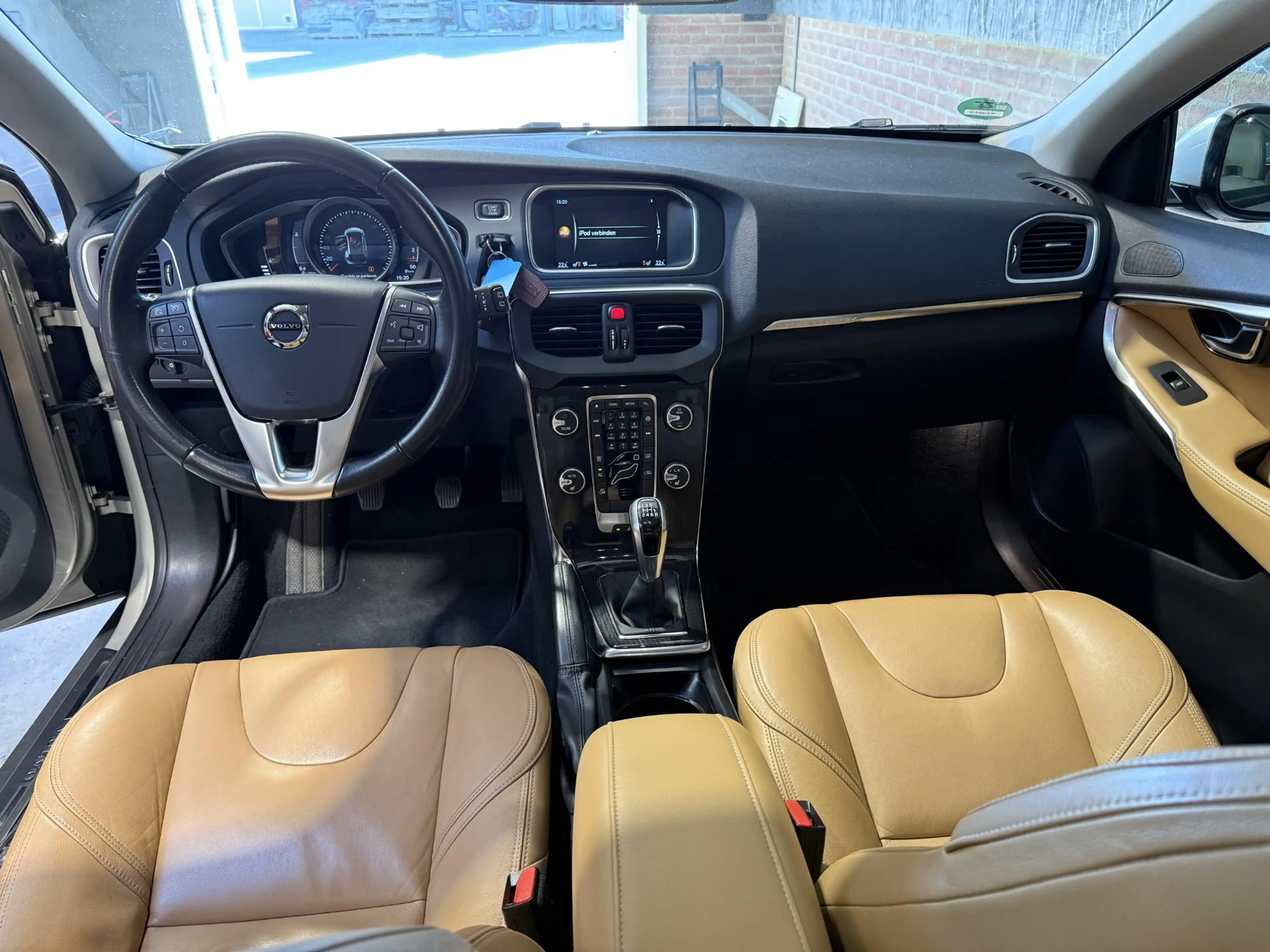 Volvo V40 Cross Country 2.0 T3 Summum | Trekhaak | Leder | Power Seats | S — photo 3