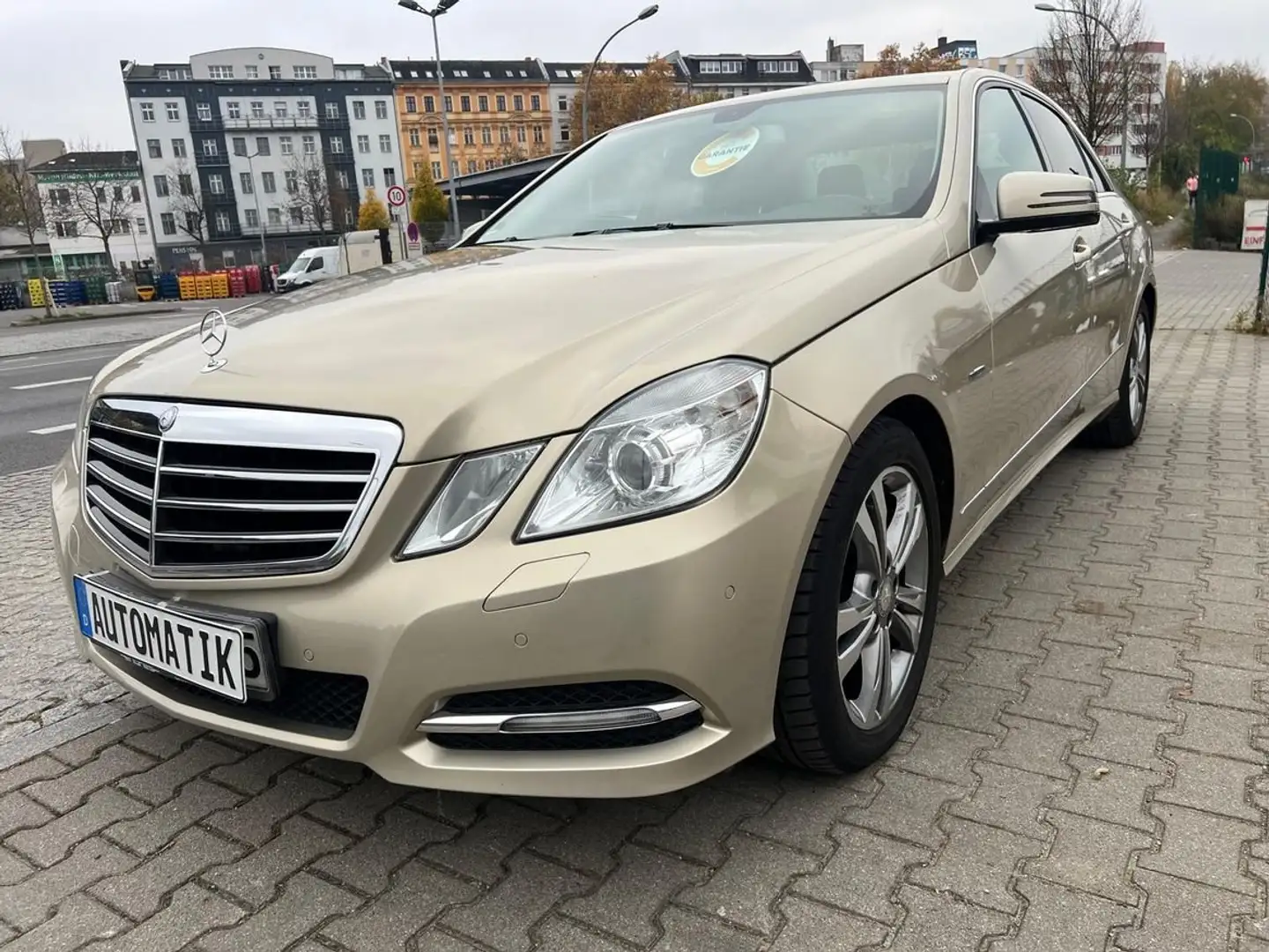 Mercedes-Benz E 220 E 220 CDI BlueEfficiency Automatik,Klima,Navi,PDC Beige - 2