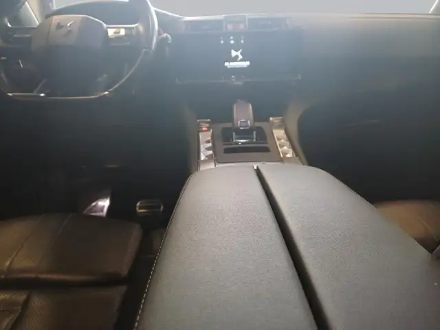 DS Automobiles DS 7 view 10