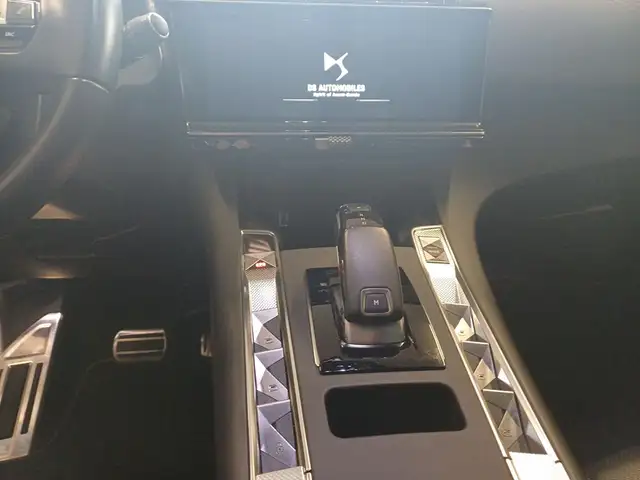 DS Automobiles DS 7 view 12