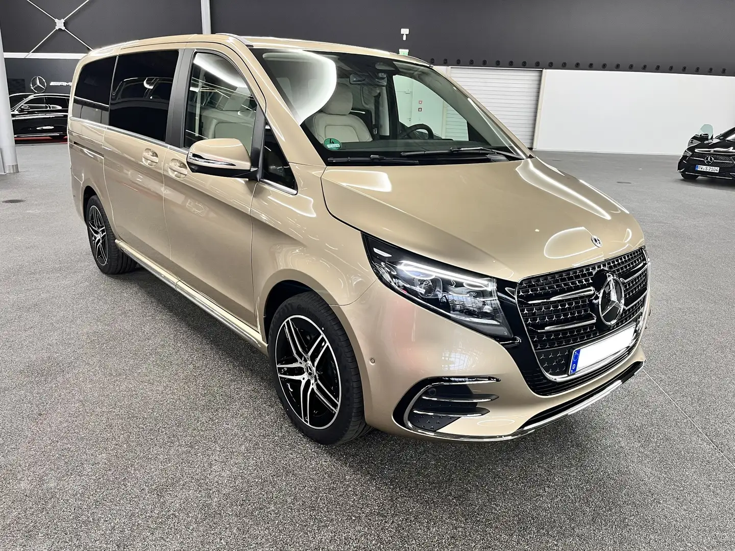 Mercedes-Benz V 300 d AVANTGARDE AMG 7-Sitzer AHV StHzg 360Kam Gold - 1