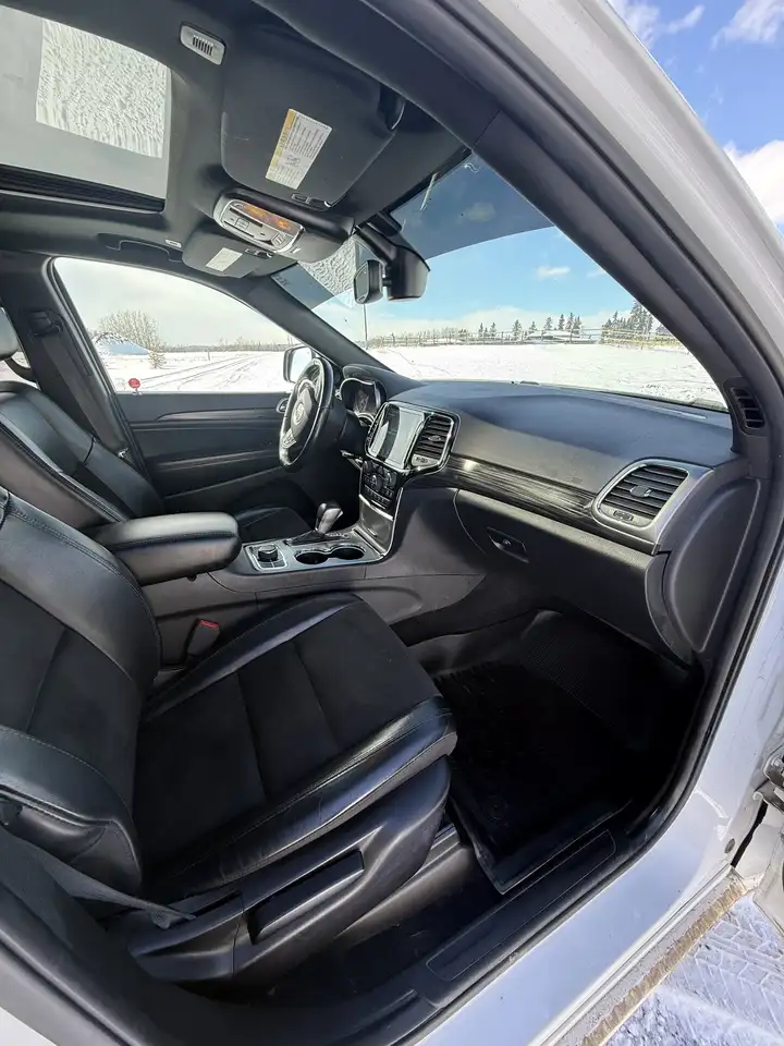 Jeep Grand Cherokee снимка Jeep Grand Cherokee