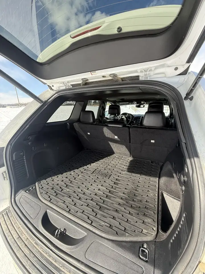 Jeep Grand Cherokee снимка Jeep Grand Cherokee