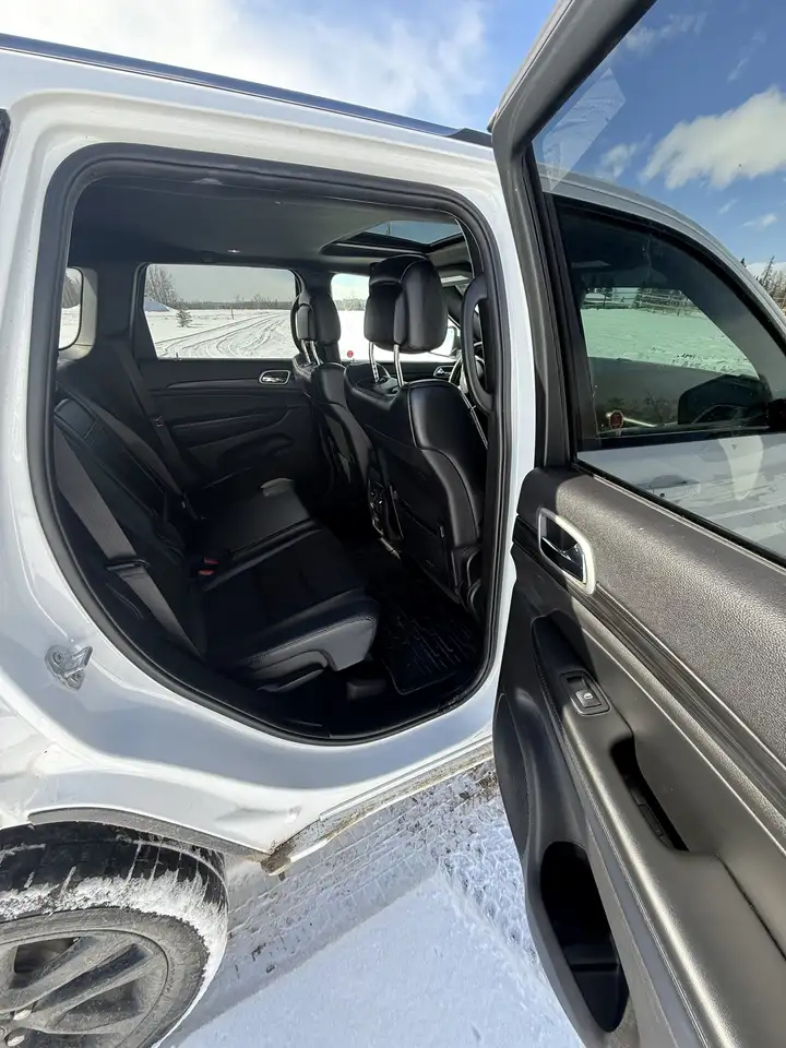 Jeep Grand Cherokee снимка Jeep Grand Cherokee