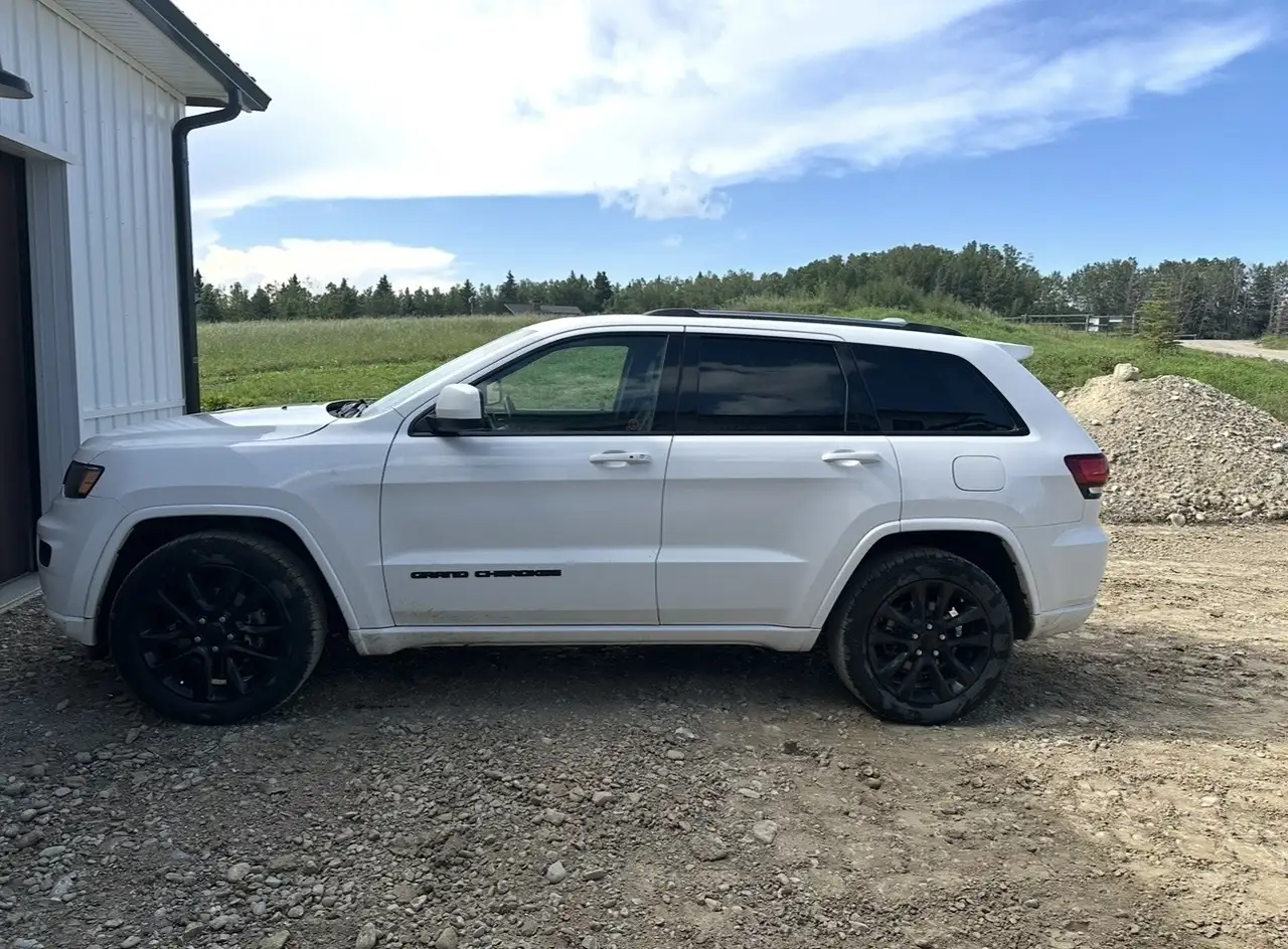 Jeep Grand Cherokee снимка Jeep Grand Cherokee