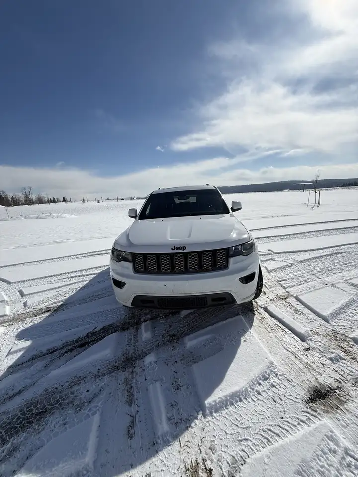 Jeep Grand Cherokee снимка Jeep Grand Cherokee