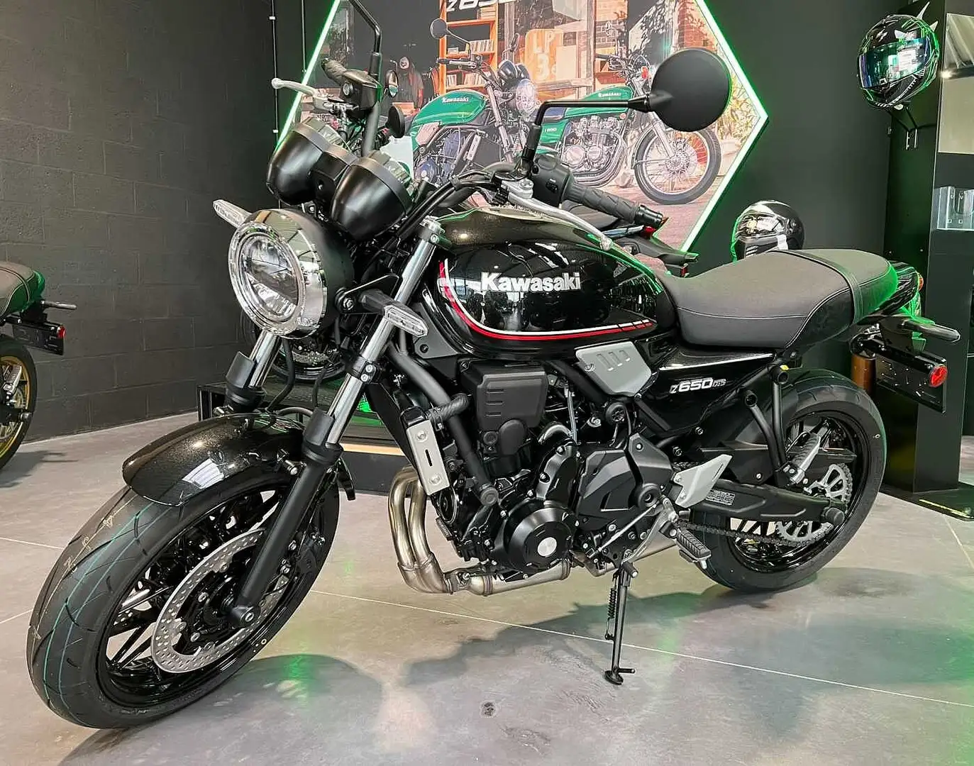 Kawasaki Z650RS Negro - 1