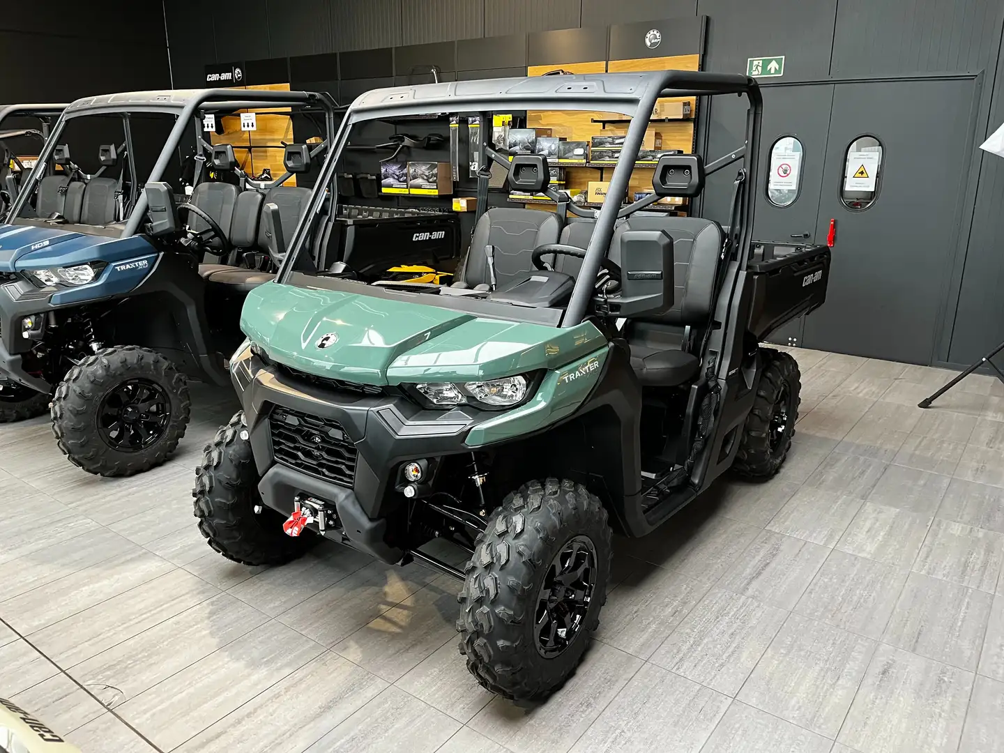Can-Am Traxter XU HD7 T // MY2025, IN STOCK! Vert - 1