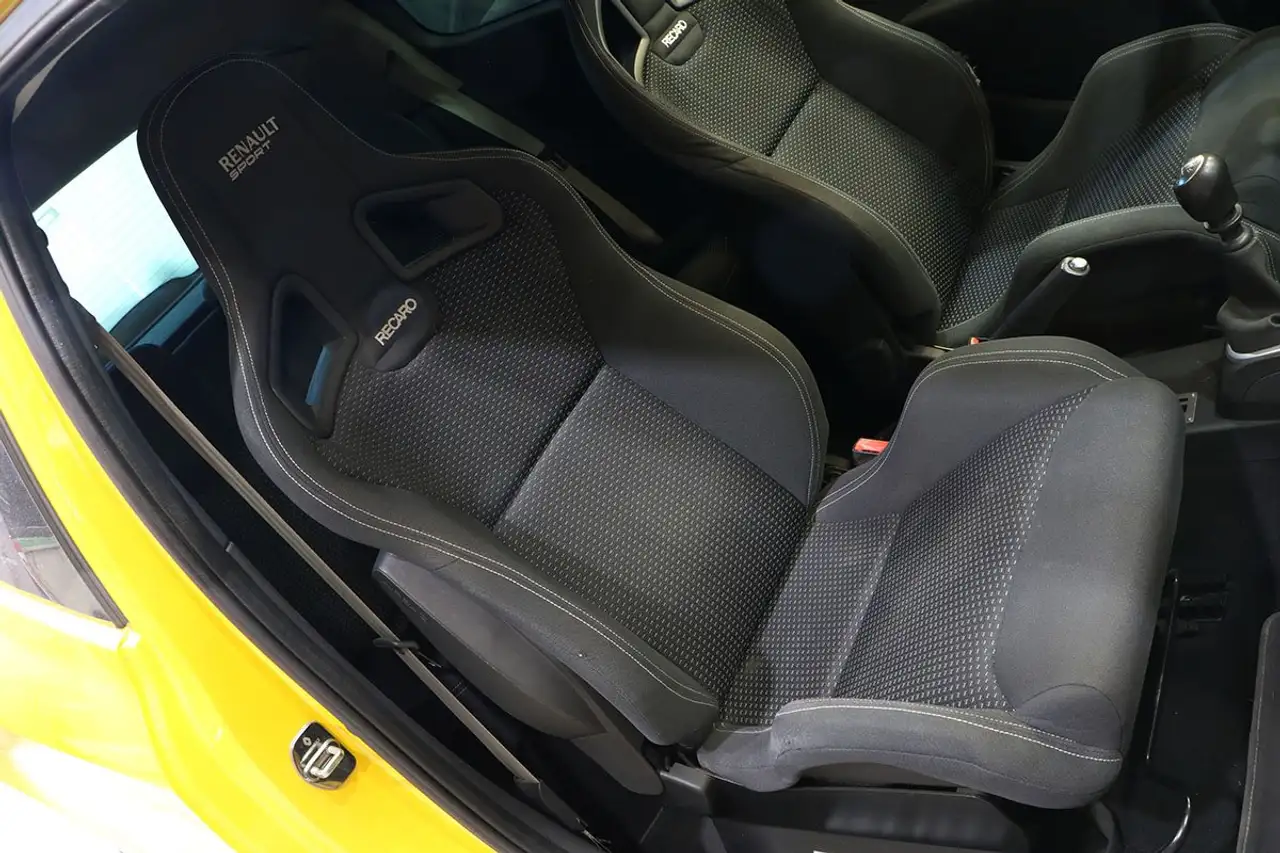 Renault Clio R.S. — photo 10